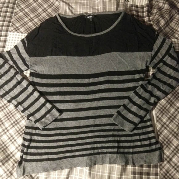 Women's grey and black top Medium - Picture 1 of 4